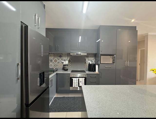 2 BEDROOM APARTMENT FOR SALE IN UMHLANGA RIDGE
